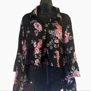 LF Butterfly Sleeve Button Up Collared Crop Top S